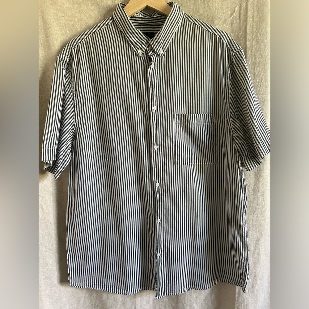 H&M Men’s Short Sleeve Button Up Shirt | Black and White | Stripes | Size: Large